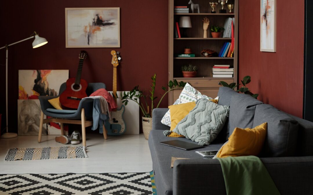 Metamorfoza salonu w 5 minut. Magia kompletów narzut pikowanych w trendach 2026